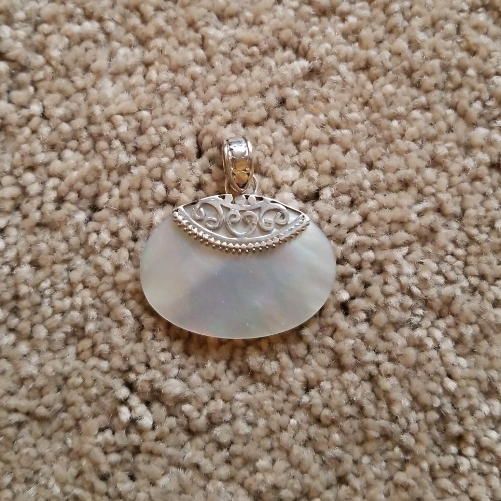 Mother of pearl pendant